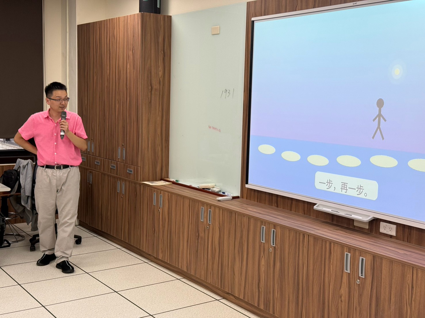 同學用免費版 ChatGPT 生成的小黑人影片